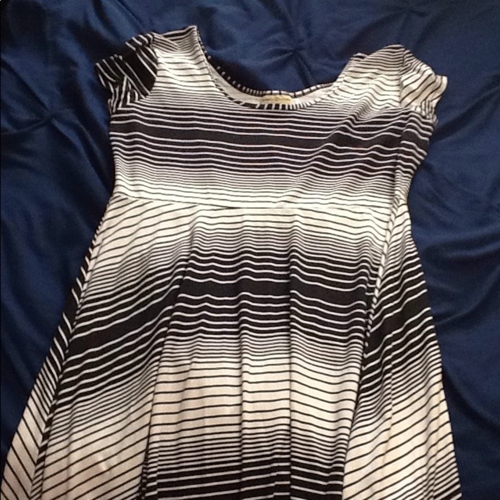 2 mini dresses - Picture 2 of 4